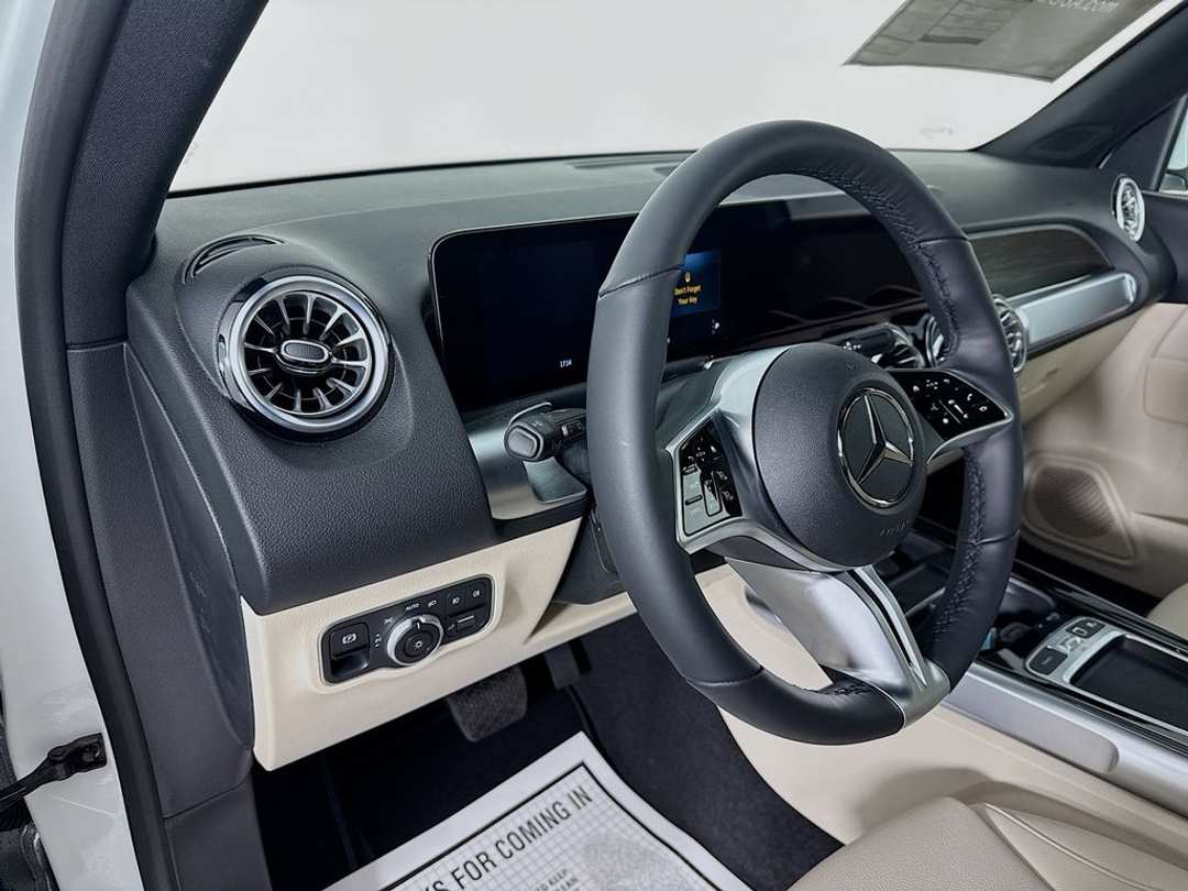 2025 Mercedes-Benz GLB 250 - Image 7