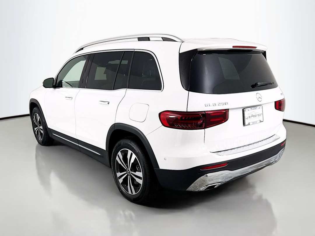 2025 Mercedes-Benz GLB 250 - Image 5