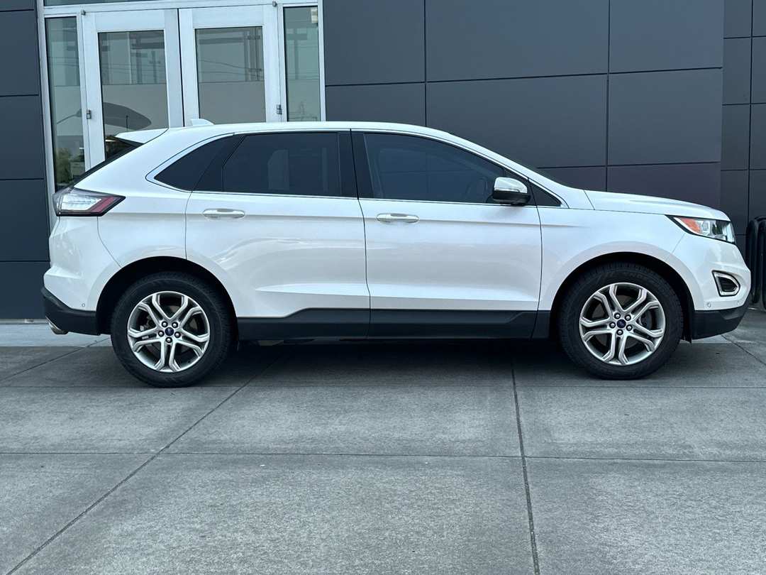 2016 Ford Edge Titanium - Image 2
