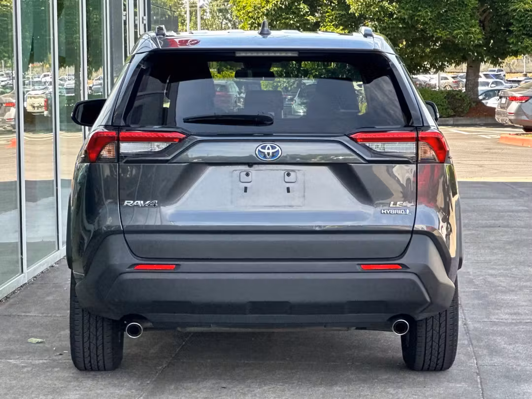2023 Toyota Rav4 Hybrid LE - Image 4