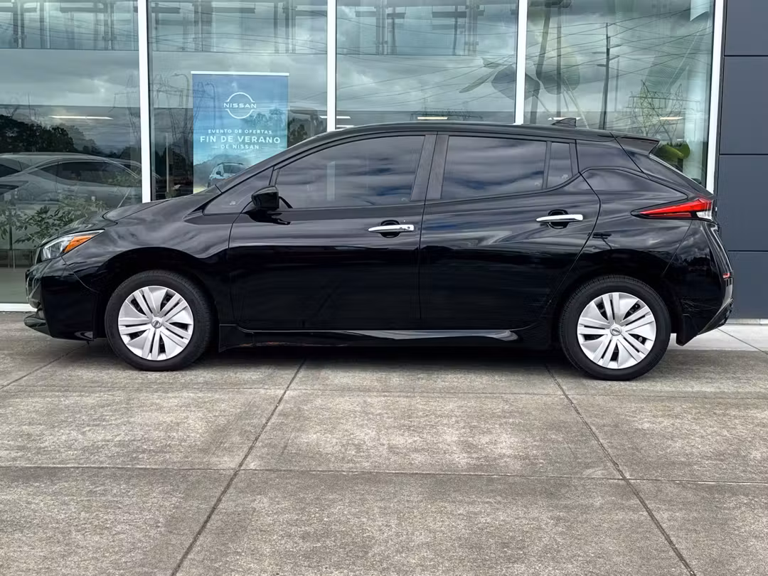 2022 Nissan LEAF S - Image 6