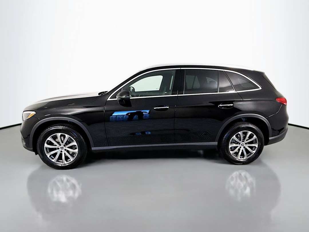 2026 Mercedes-Benz GLC 300 - Image 3