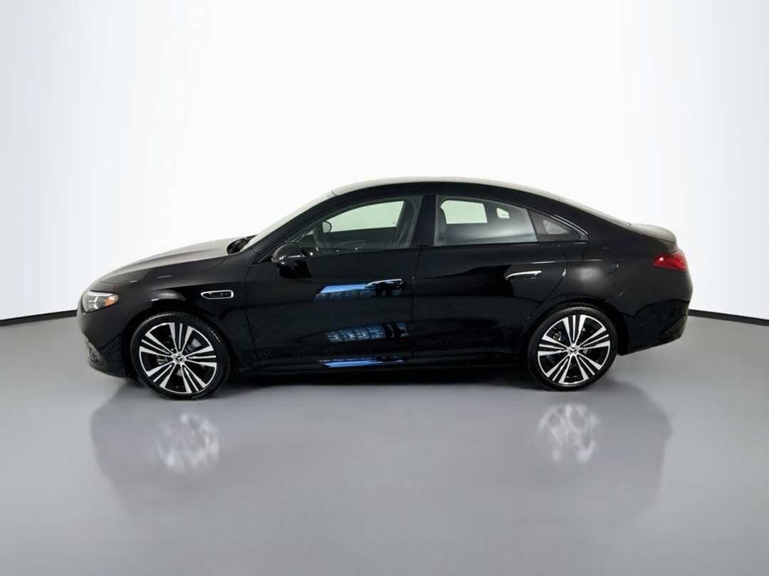 2027 Mercedes-Benz CLA 220 - Image 2