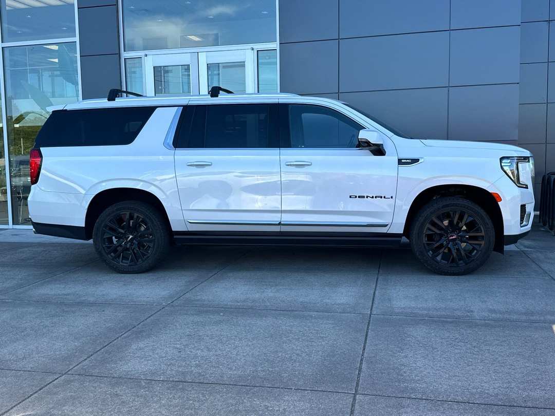 2022 GMC Yukon Xl Denali - Image 2