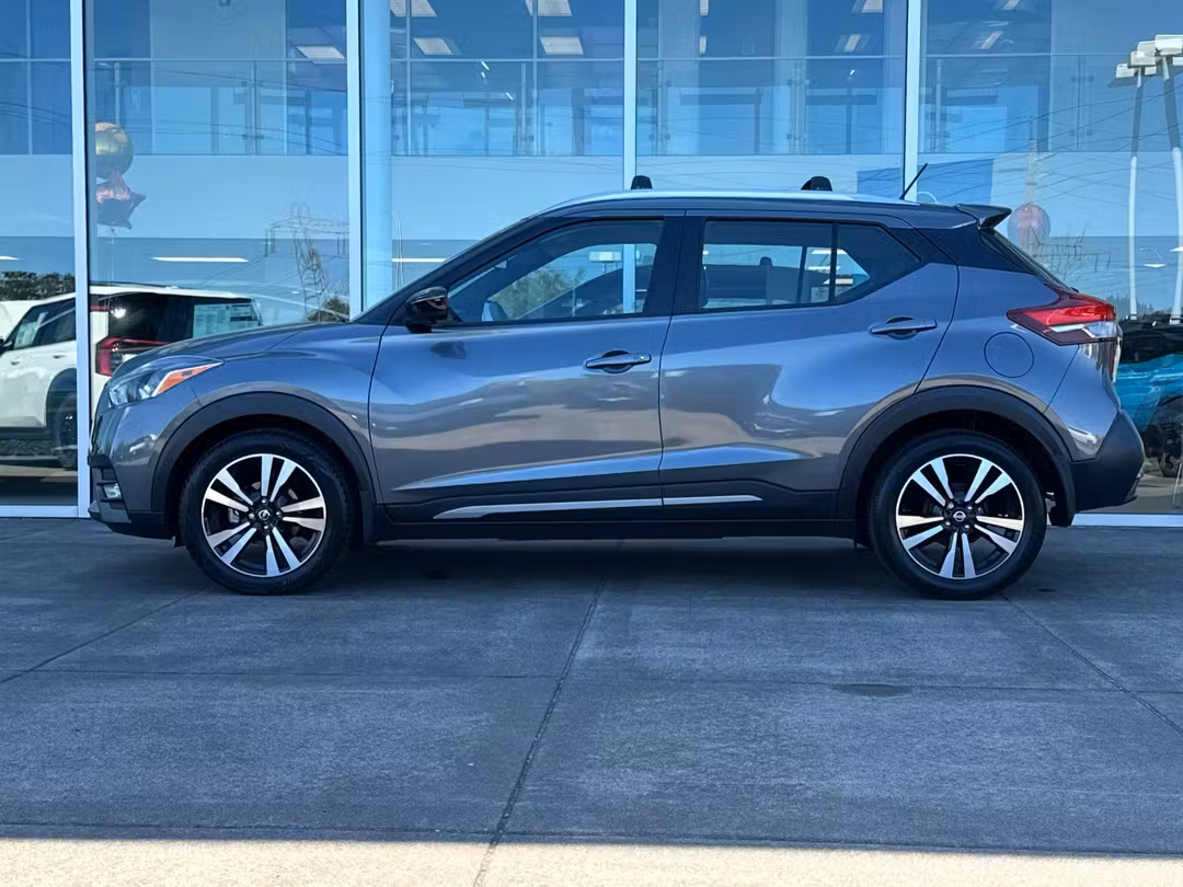 2019 Nissan Kicks SR - Image 6