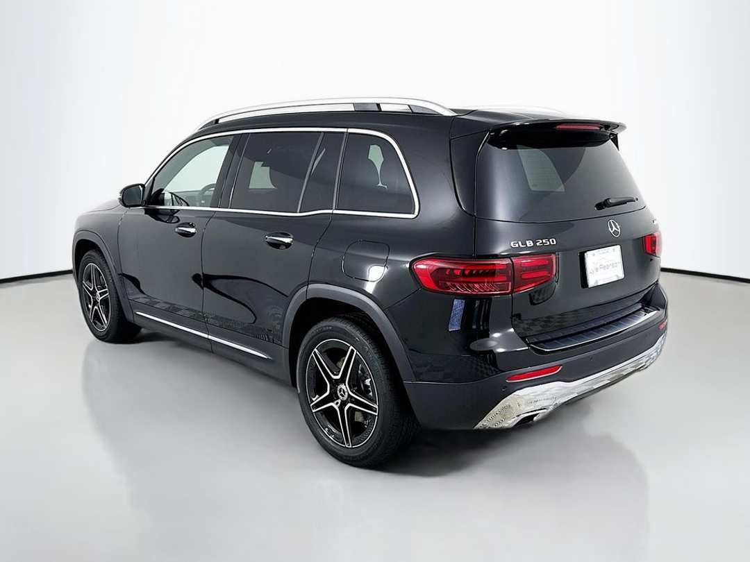 2026 Mercedes-Benz GLB 250 - Image 5