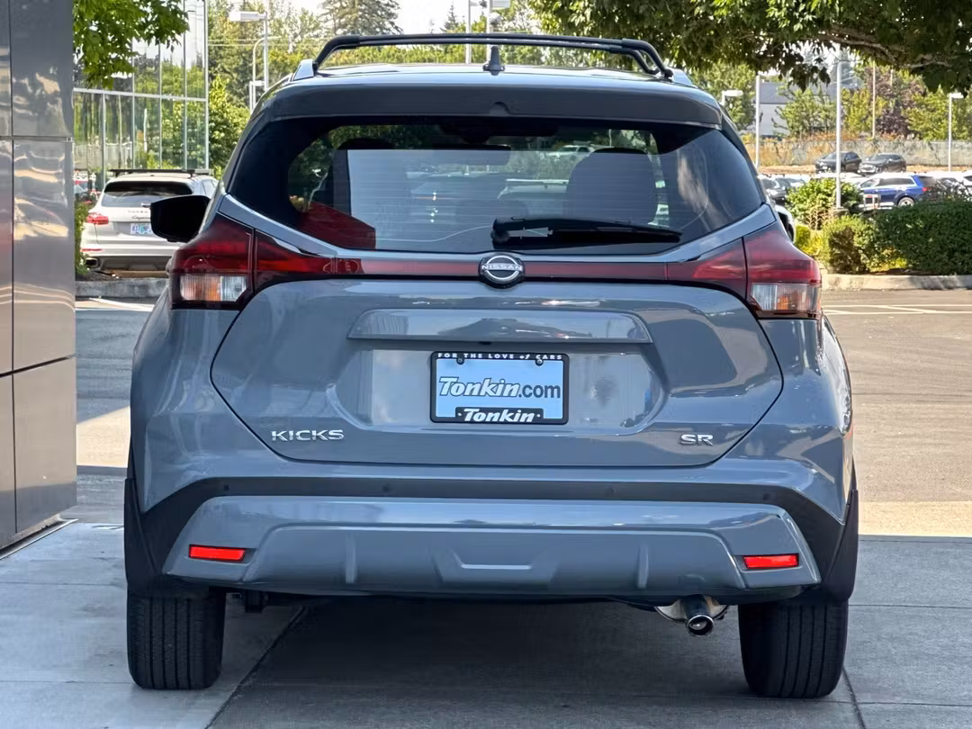 2022 Nissan Kicks SR - Image 4