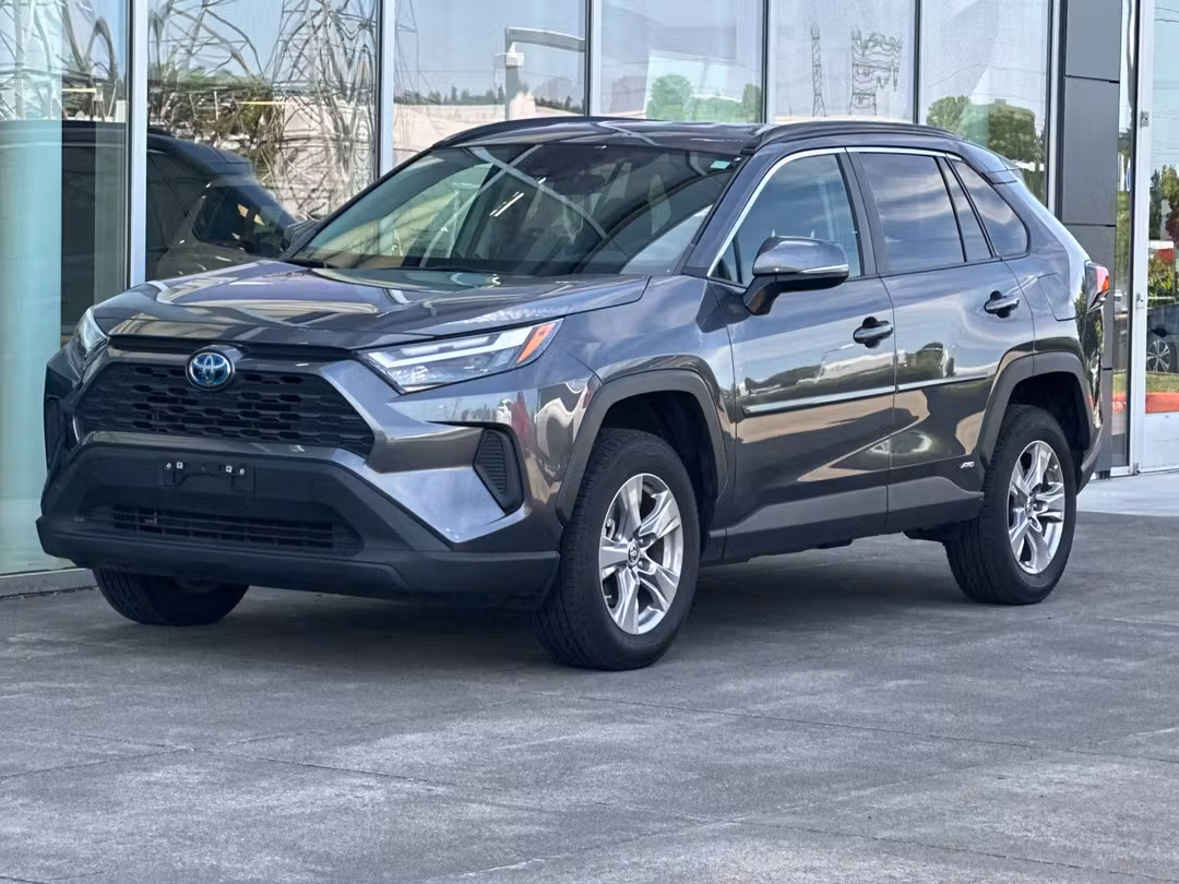 2023 Toyota Rav4 Hybrid LE - Image 7