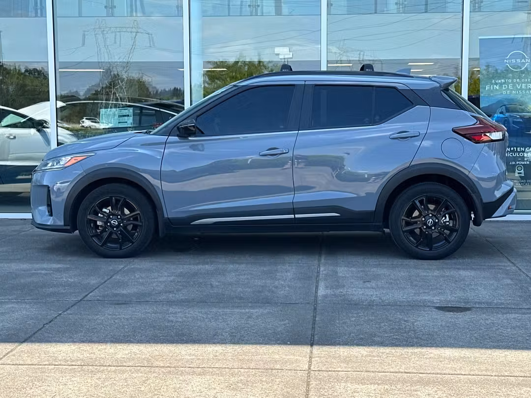 2022 Nissan Kicks SR - Image 6