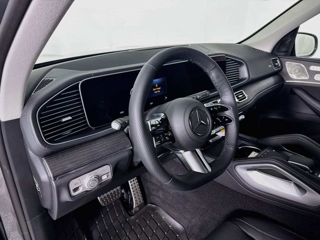 2026 Mercedes-Benz GLS 450 - Image 7