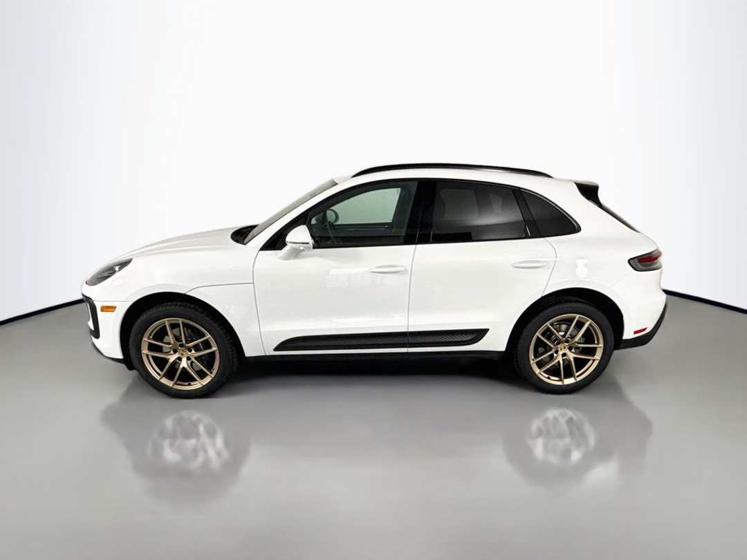 2023 Porsche Macan - Image 3