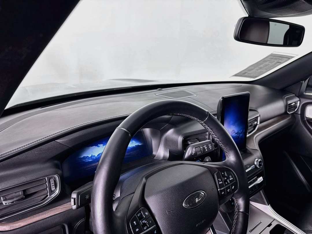 2020 Ford Explorer Platinum - Image 7