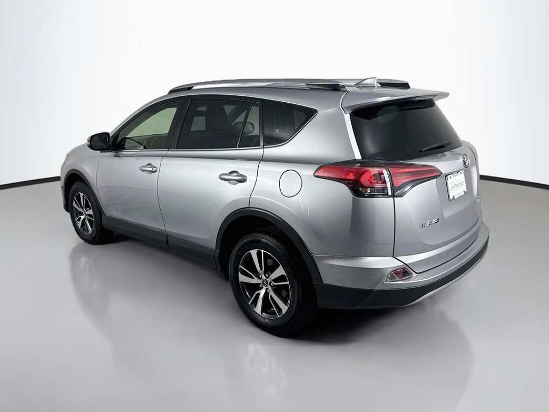 2018 Toyota Rav4 XLE - Image 5