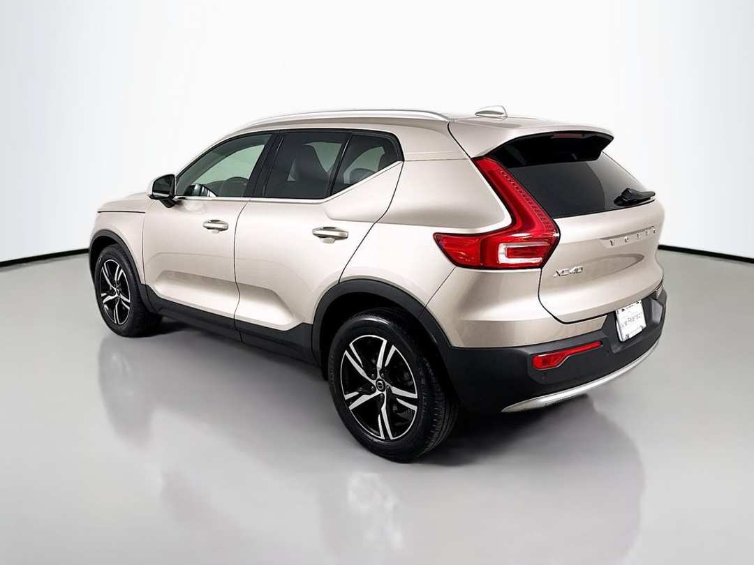 2023 Volvo Xc40 B5 Plus Bright Theme - Image 5