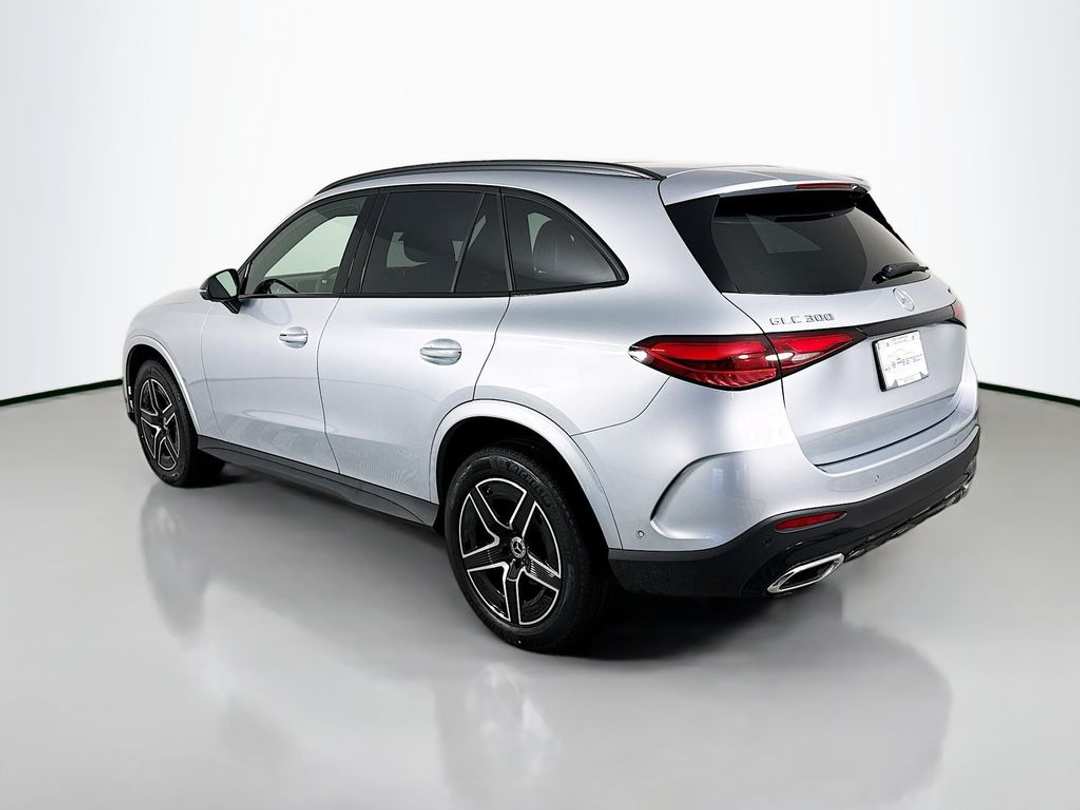 2026 Mercedes-Benz GLC 300 - Image 5