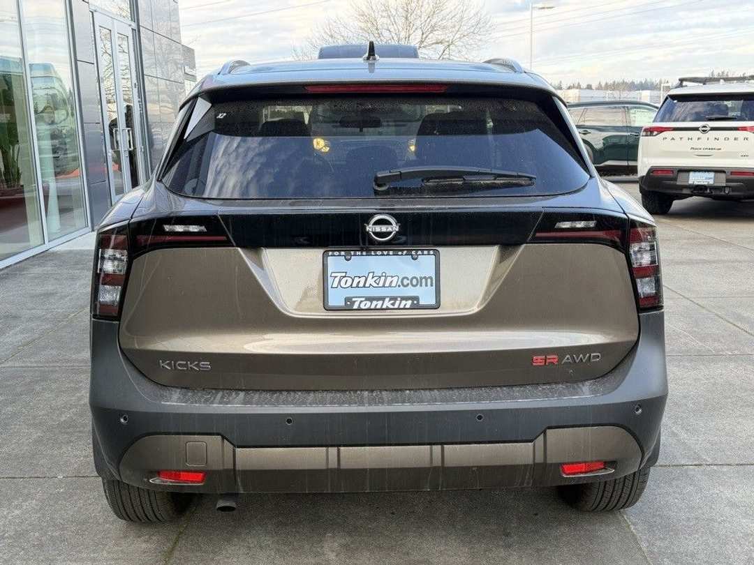 2026 Nissan Kicks SR - Image 6