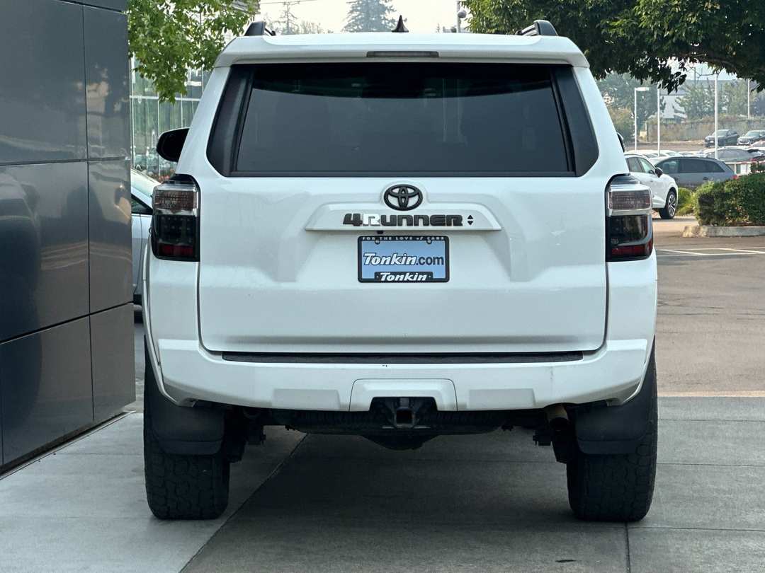 2022 Toyota 4Runner SR5 Premium - Image 4