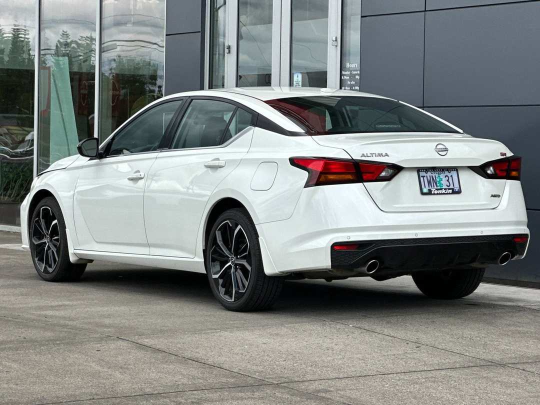 2025 Nissan Altima 2.5 SR - Image 5