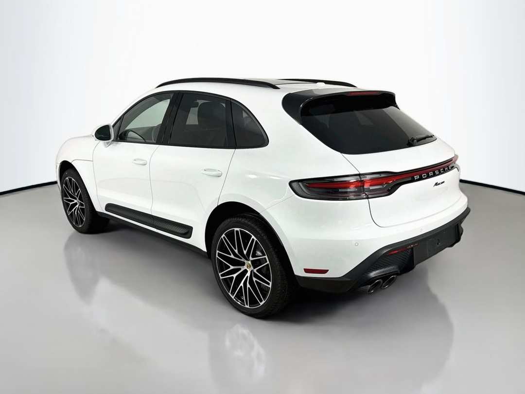 2026 Porsche Macan - Image 5