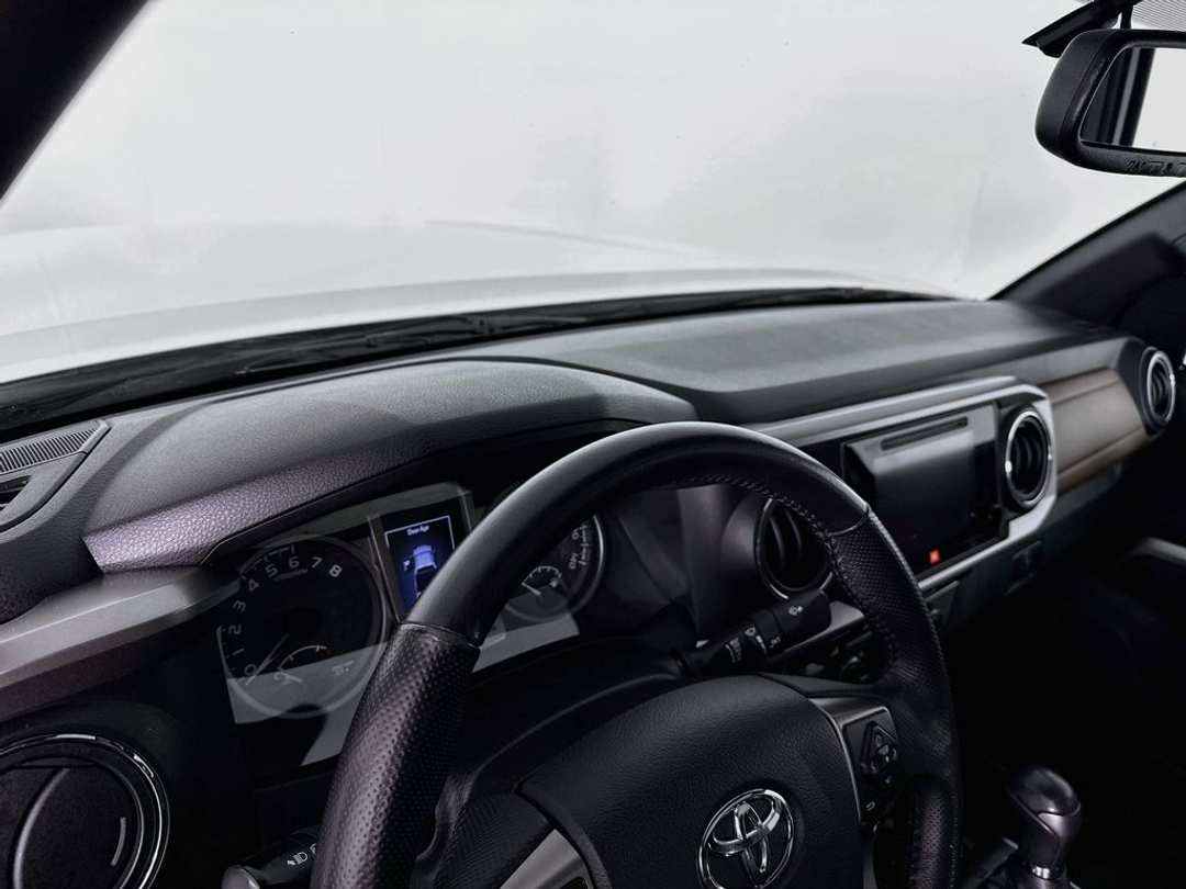 2017 Toyota Tacoma Limited - Image 7