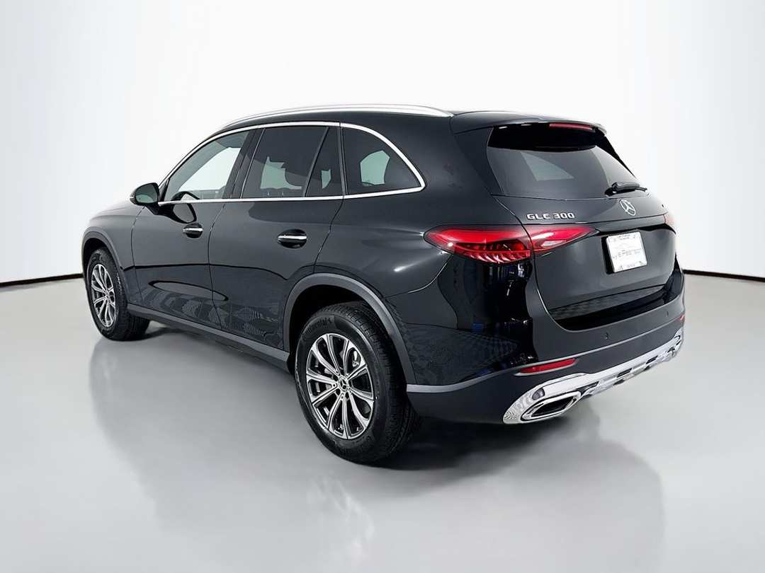 2026 Mercedes-Benz GLC 300 - Image 5