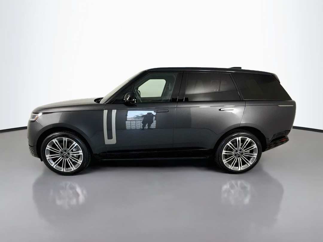 2024 Land Rover Range Rover SE - Image 3
