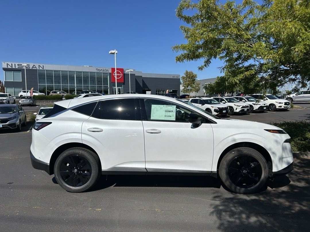 2025 Nissan Murano SV - Image 4