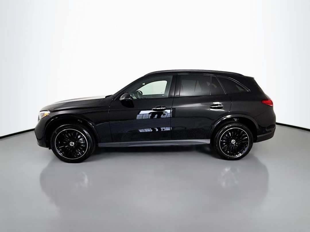 2026 Mercedes-Benz GLC 300 - Image 3