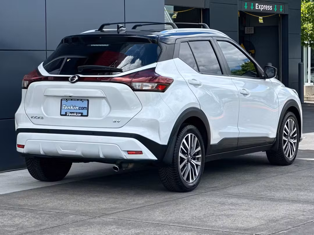 2021 Nissan Kicks SV - Image 3