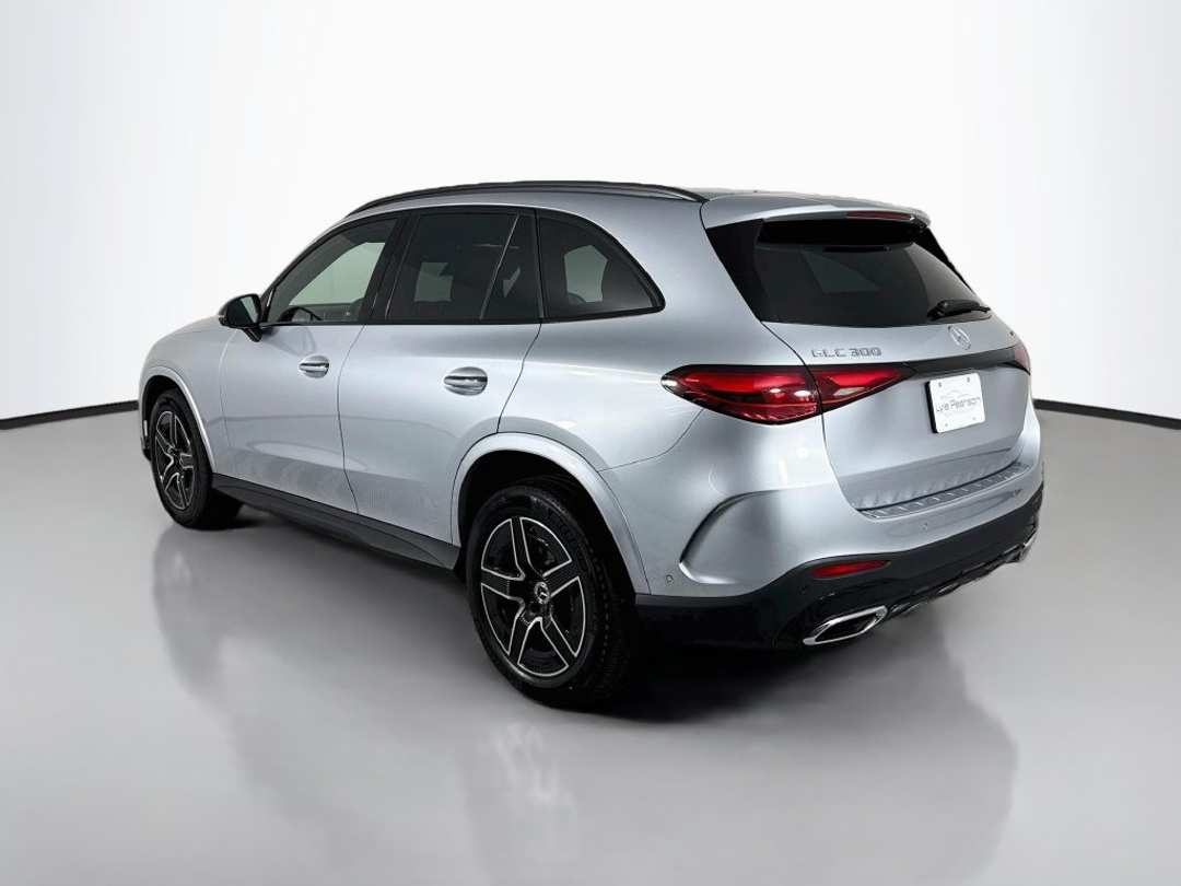 2027 Mercedes-Benz GLC 300 - Image 3