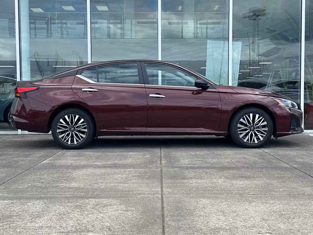 2024 Nissan Altima 2.5 SV - Image 2