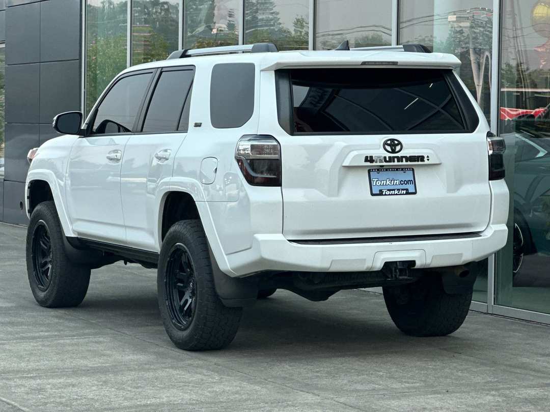 2022 Toyota 4Runner SR5 Premium - Image 5