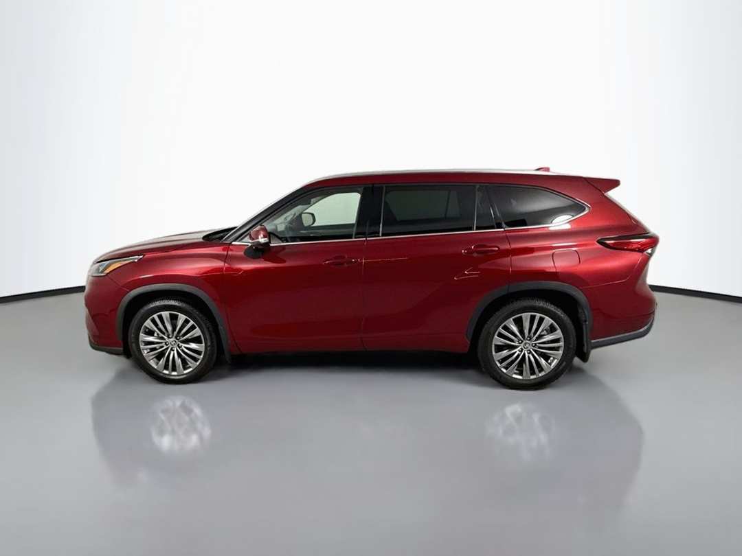 2022 Toyota Highlander Platinum - Image 3