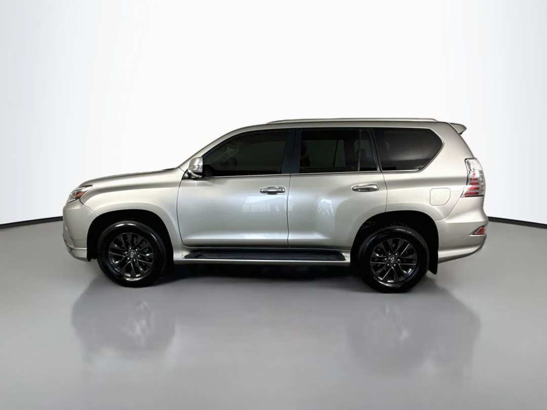2022 Lexus GX 460 - Image 3