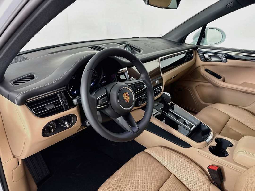 2026 Porsche Macan - Image 7
