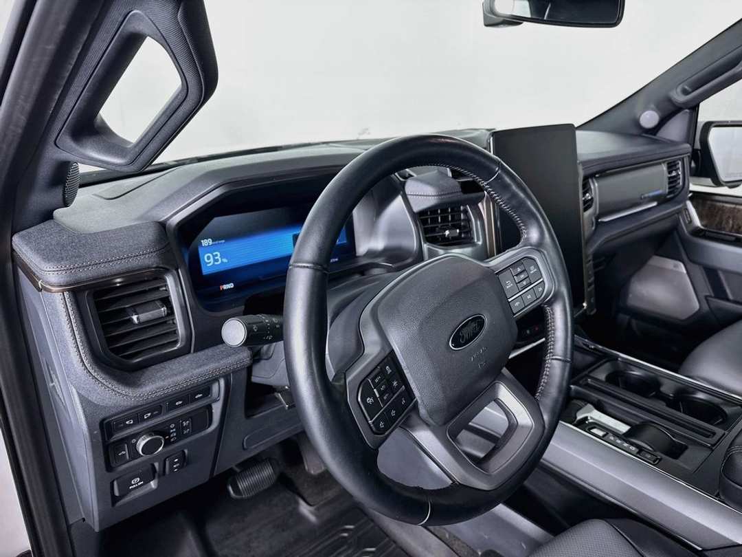 2022 Ford F-150 Lightning Lariat - Image 7