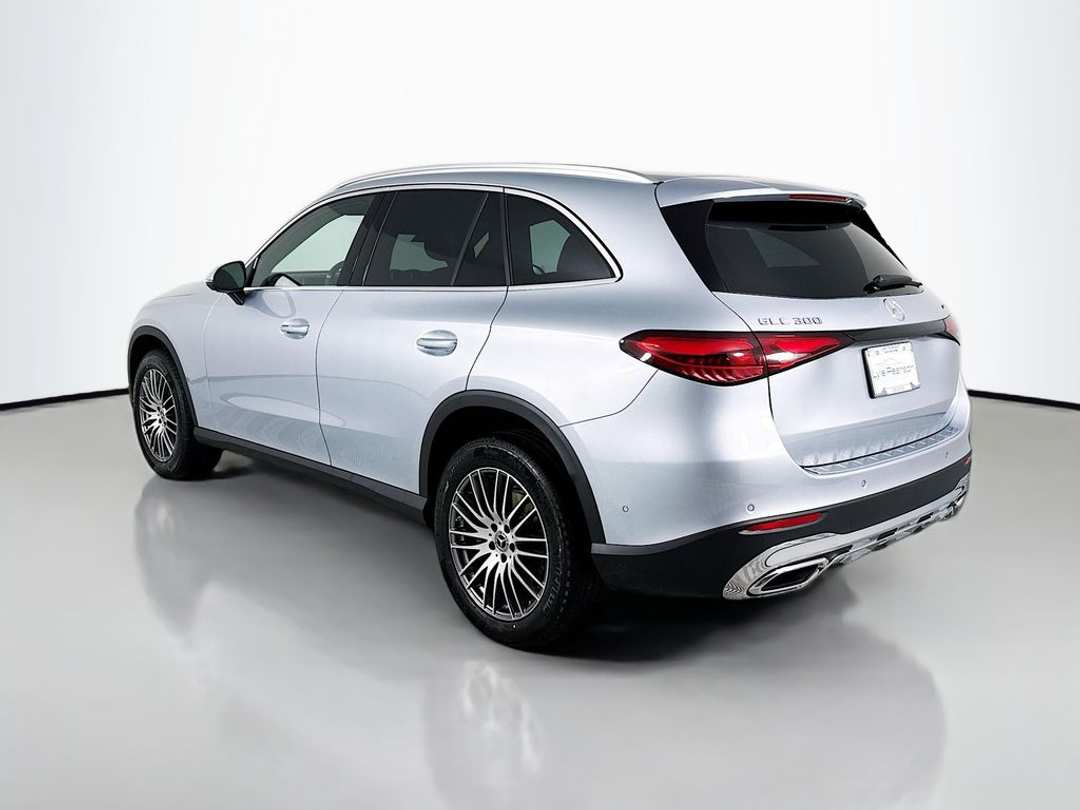 2026 Mercedes-Benz GLC 300 - Image 5