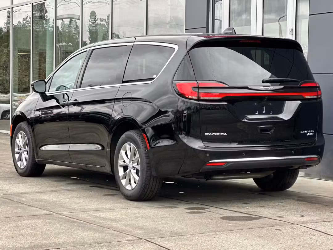2026 Chrysler Pacifica Limited - Image 5
