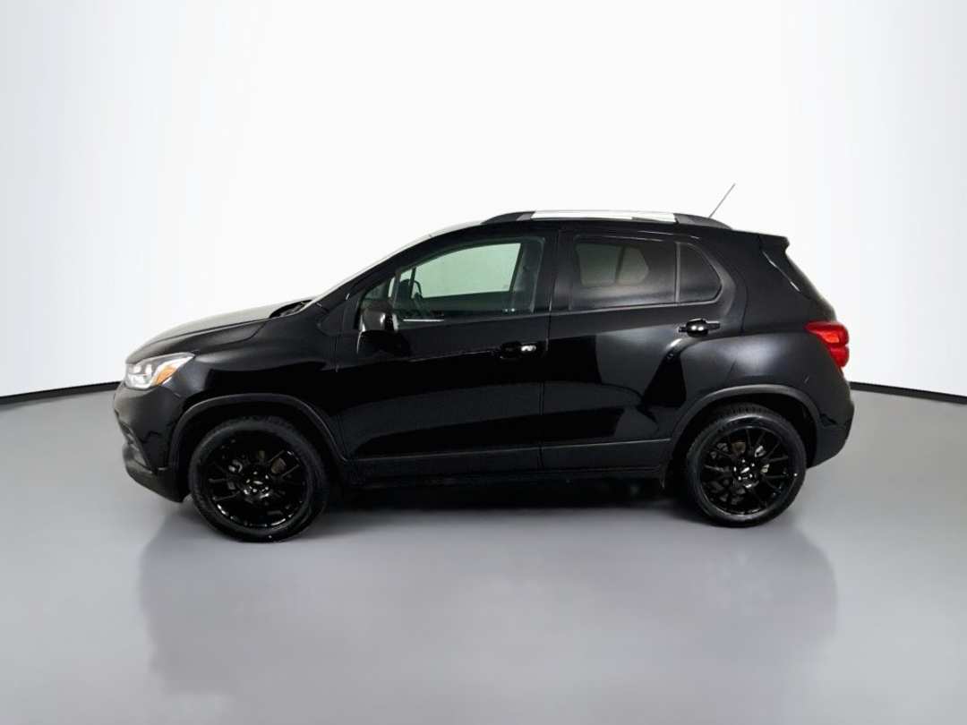 2022 Chevrolet Trax LT - Image 2