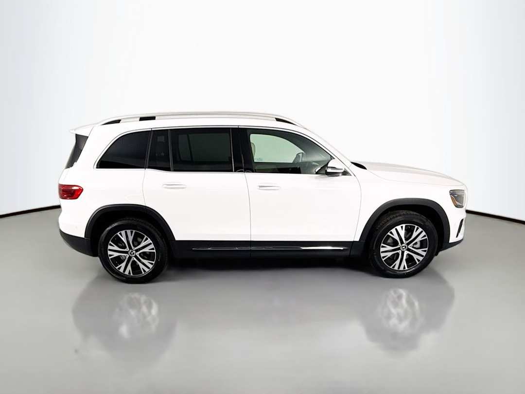 2025 Mercedes-Benz GLB 250 - Image 7