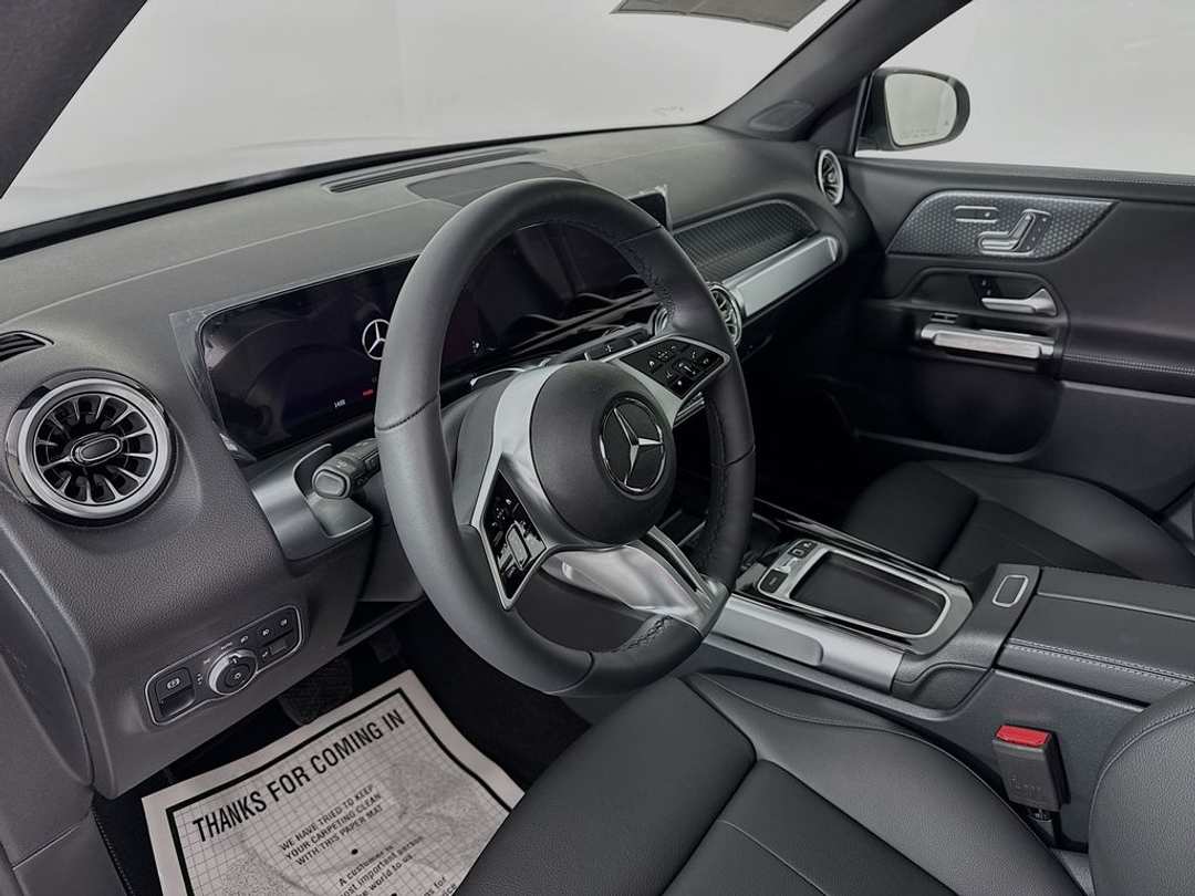 2025 Mercedes-Benz GLB 250 - Image 7