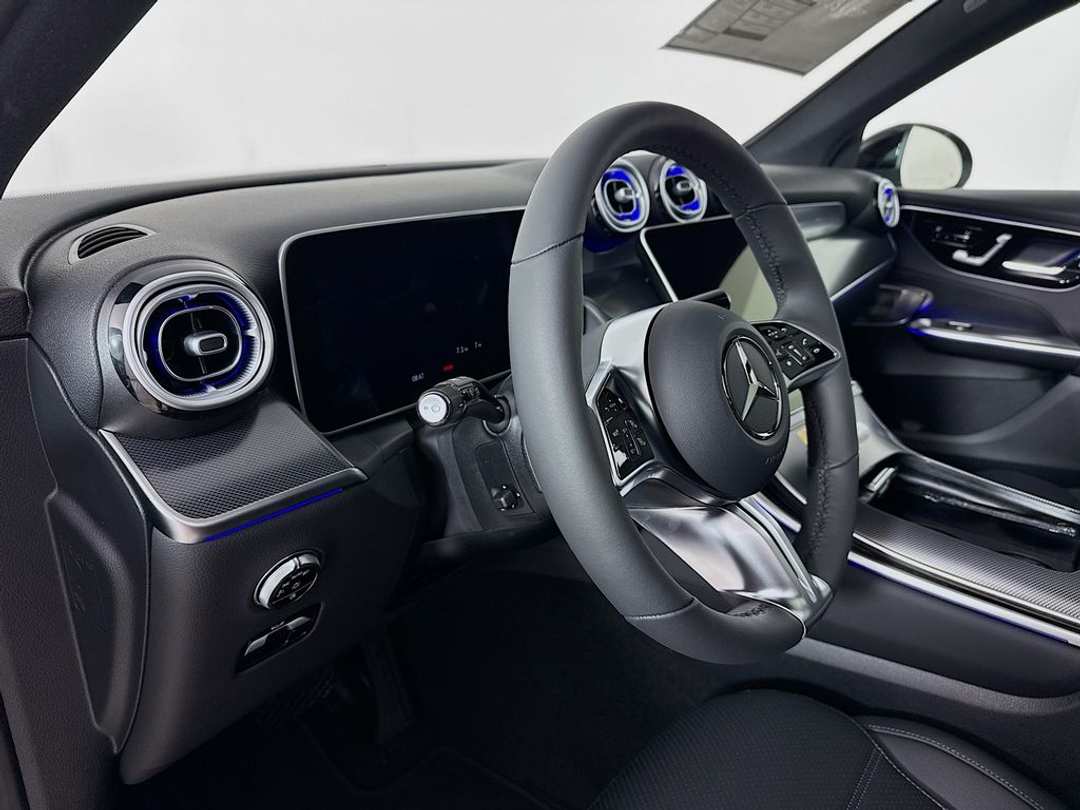 2026 Mercedes-Benz GLC 300 - Image 7