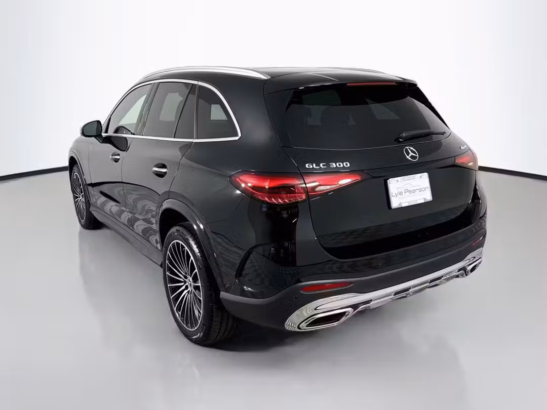 2027 Mercedes-Benz GLC 300 - Image 3