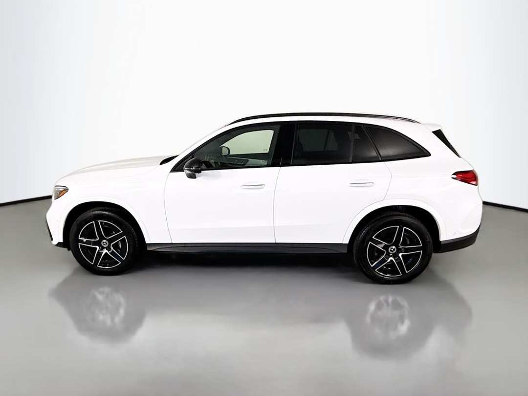 2026 Mercedes-Benz GLC 300 - Image 3