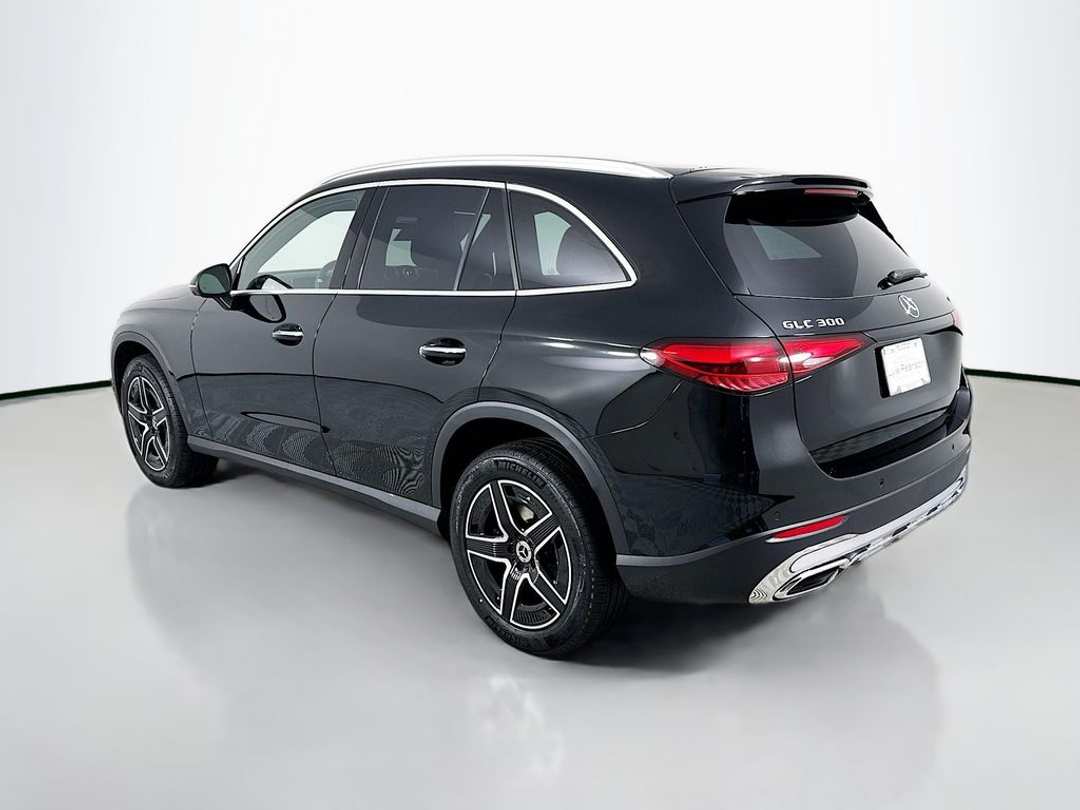2026 Mercedes-Benz GLC 300 - Image 5