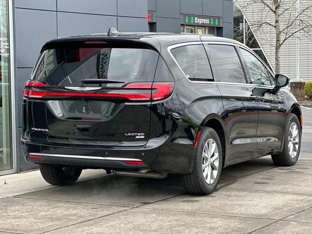 In Transit 2026 Chrysler Pacifica Limited - Image 3