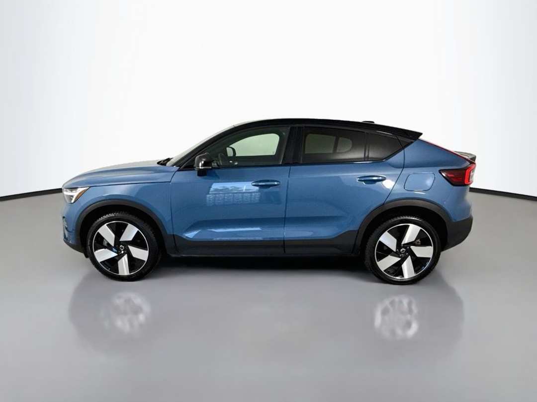 2022 Volvo C40 Recharge Pure Ultimate - Image 3