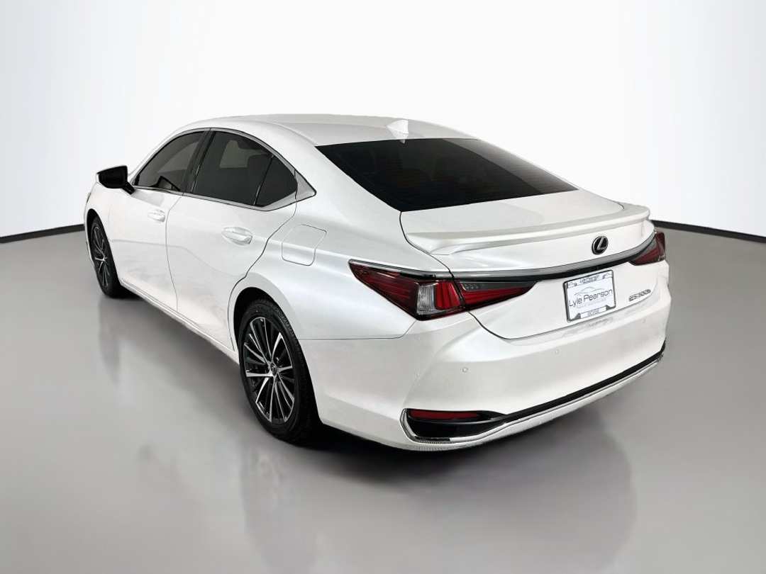 2025 Lexus Es 300h - Image 3