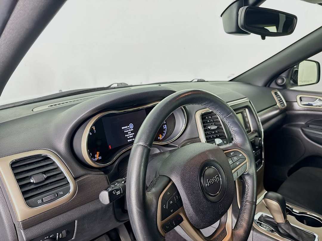 2017 Jeep Grand Cherokee Laredo - Image 7