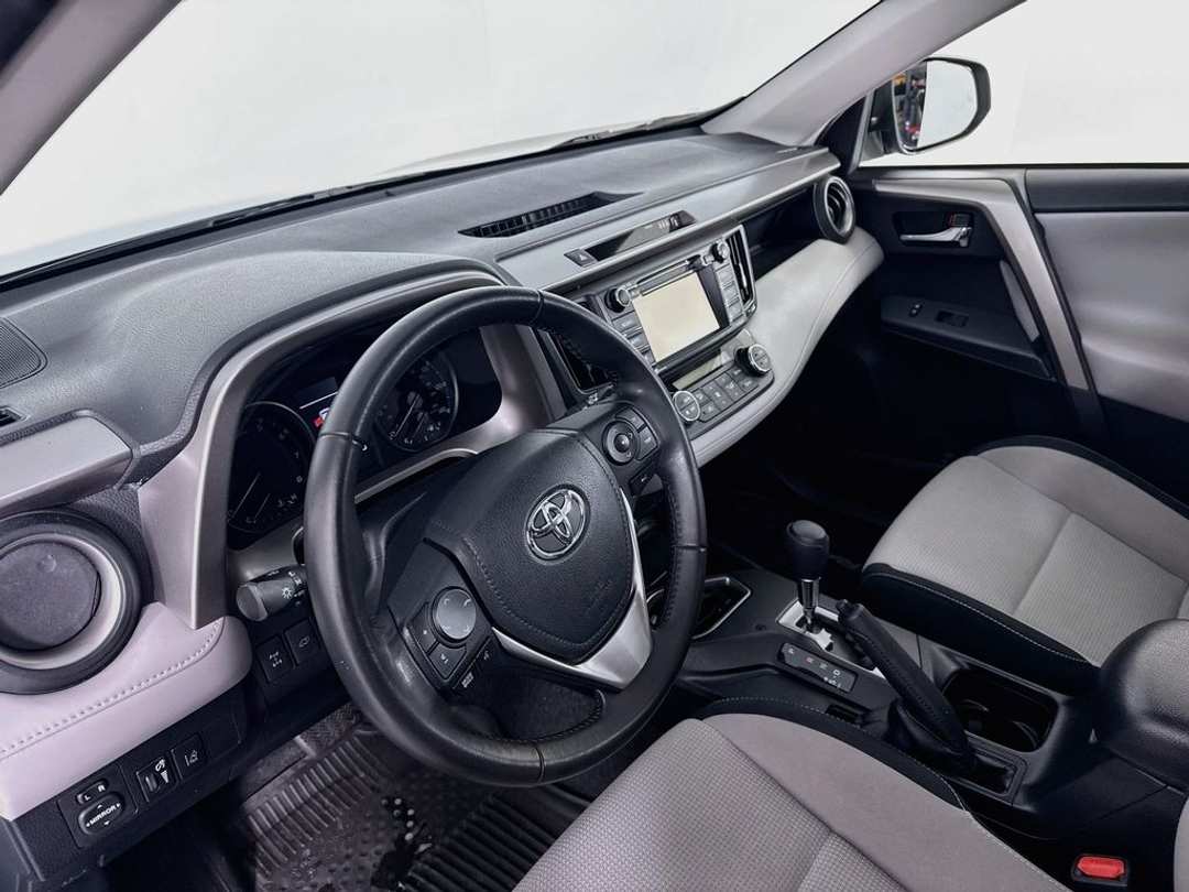 2018 Toyota Rav4 XLE - Image 7